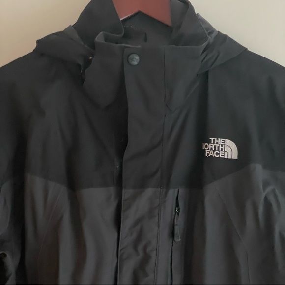 The North Face Men's Windbreaker Jacket - Picture 3 of 11